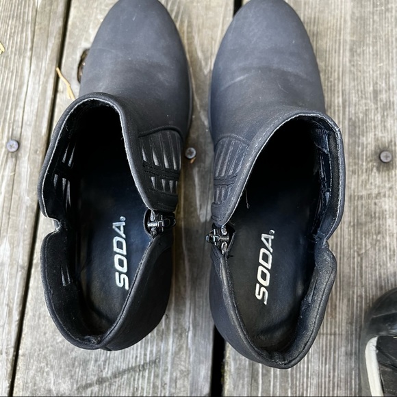 Soda Chance Black Perforated Cut Out Stacked Block Heel Ankle Booties Shoes Sz 7 - Picture 3 of 13
